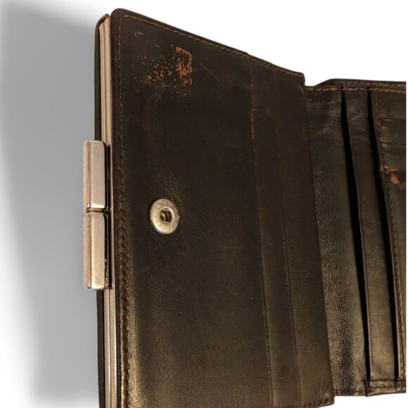 Burberry bi-fold wallet with a metal kiss-lock coin - Picture 5 of 10